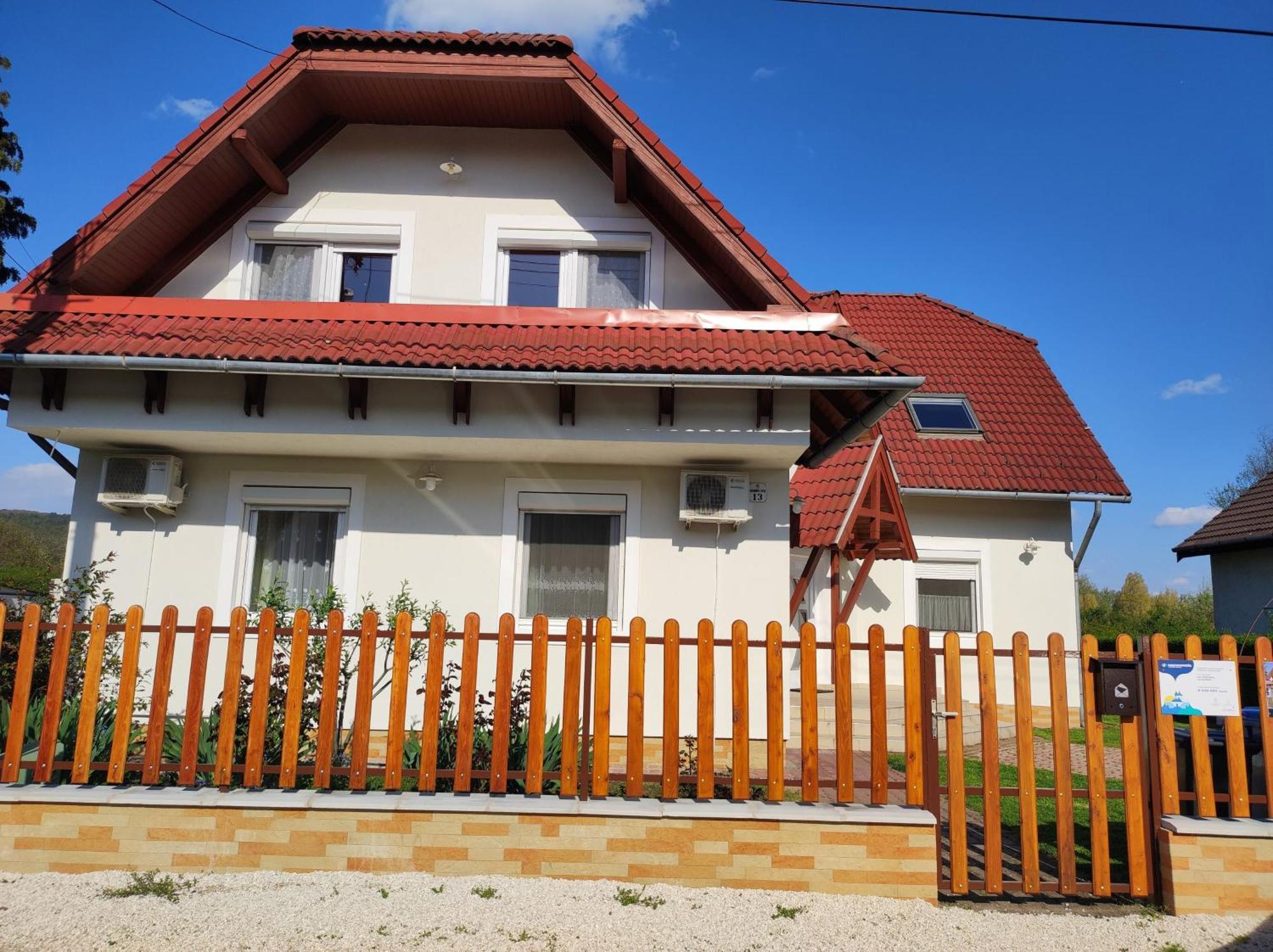 Badacsony Apartmanhaz บาดัคชอยโตมาย ภายนอก รูปภาพ